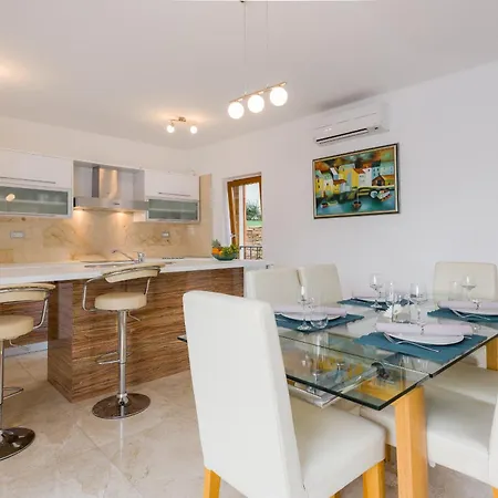 - Ana Apartamento *