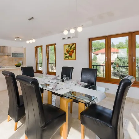 - Ana Apartamento Milna (Brac)