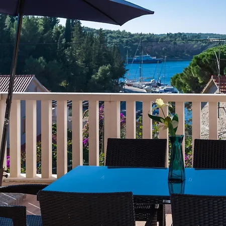 - Ana Apartamento Milna (Brac)