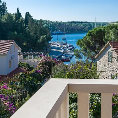 - Ana * Milna (Brac)
