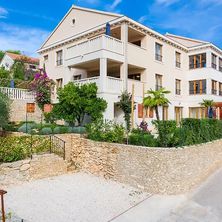 - Ana Apartamento Milna (Brac)