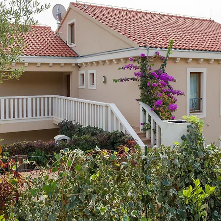 - Ana Apartamento Milna (Brac)