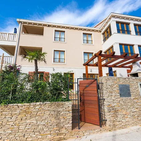 - Ana * Milna (Brac)